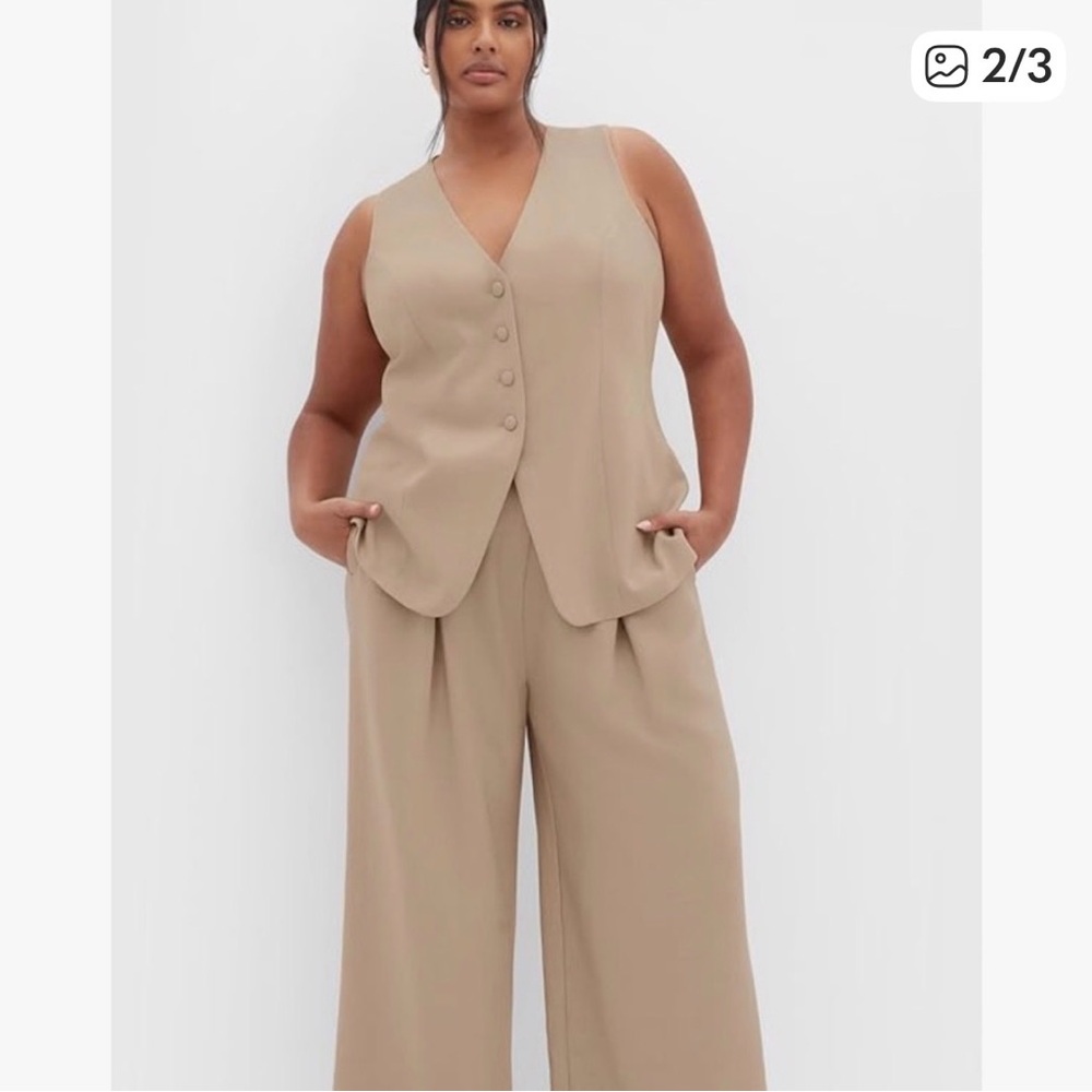 City Chic Beige Sleeveless Button Down Top